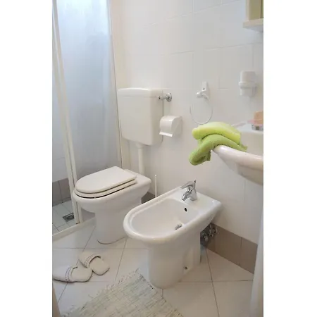 Апартаменти Enjoy Your In Our Lovely Flat With Garden *